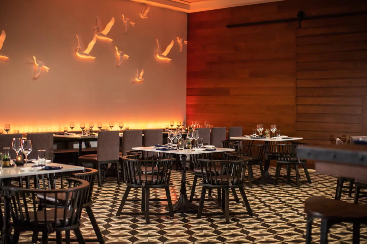 cmhbw-dining-0034-hor-clsc-1